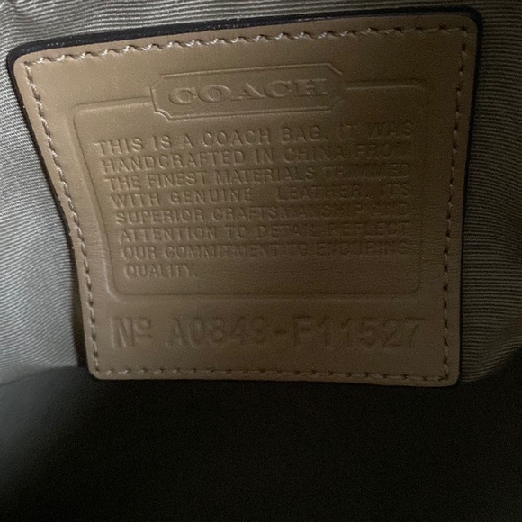 Coach Signature Gallery Jacquard Tan Canvas Tote With Leather Trim (authentic) - Picture 4 of 16